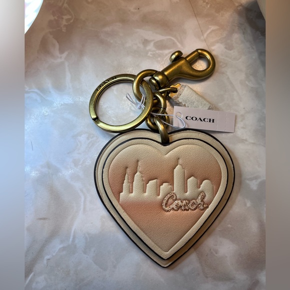Nwt JLO NYC skyline Coach keychain - Picture 4 of 5